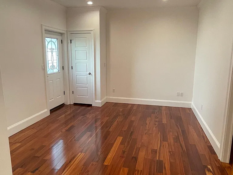 7500 Main St #B — Photo 1