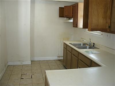 2nd image of 1924 Waltham Ave