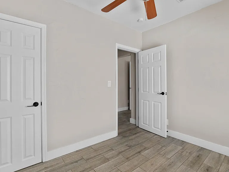 425 N 13th Pl #1311-E — Photo 16