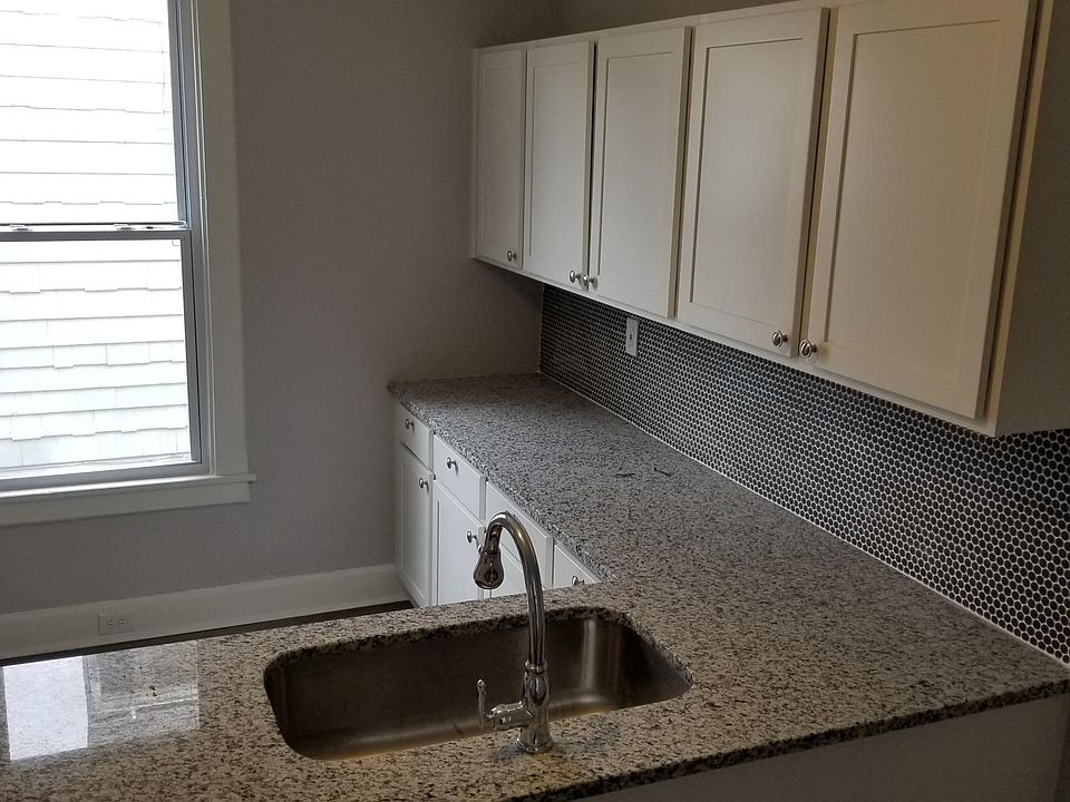1st image of 1923 W 52nd St