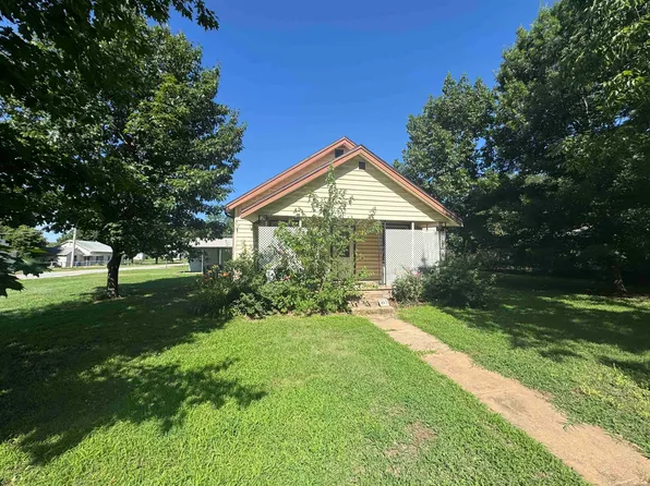 403 Elm St, Burden, KS 67019