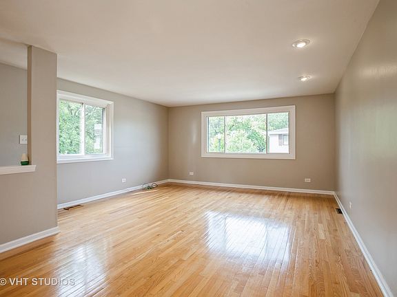 2nd image of 137 Pocasset Ct #341