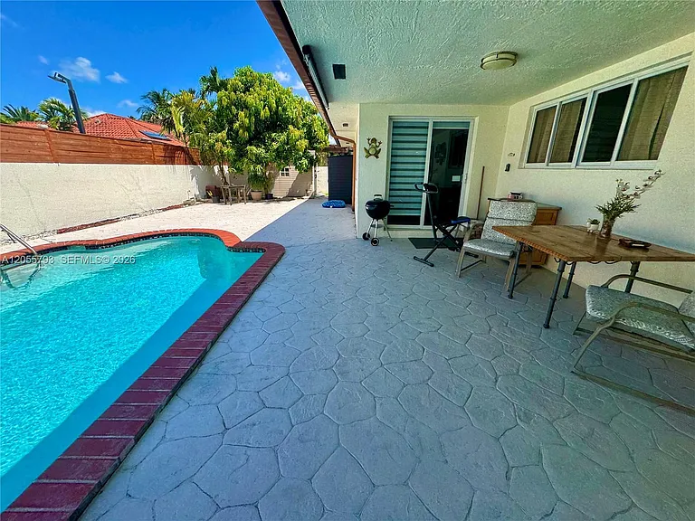 18701 Wentworth Dr — Photo 52