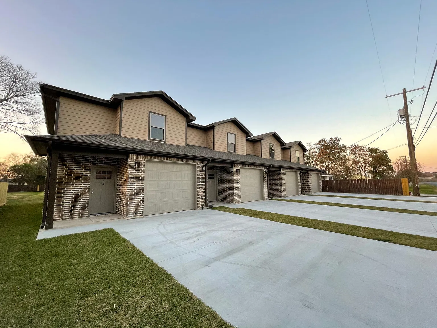 7918 N Kilarney Dr — Photo 1