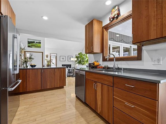 5th image of 85 Gounod Rd