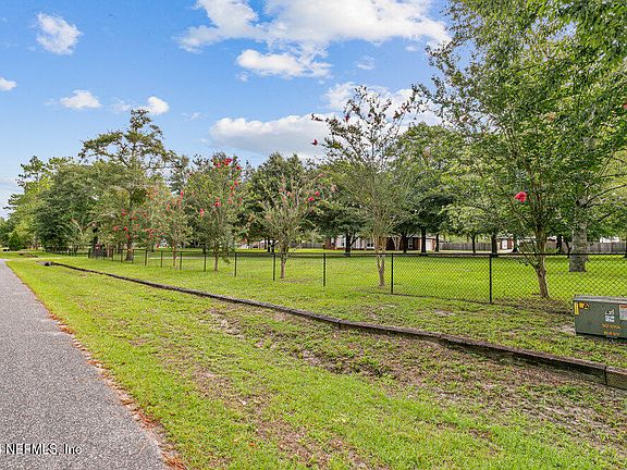 3rd image of 12420 W CONFEDERATE Drive
