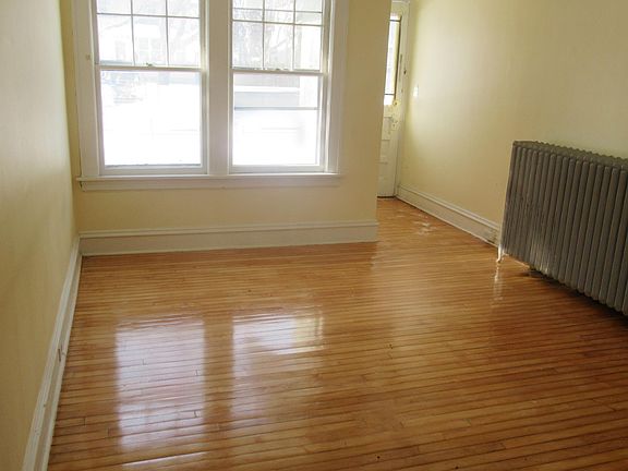 5th image of 2517 Quincy St NE