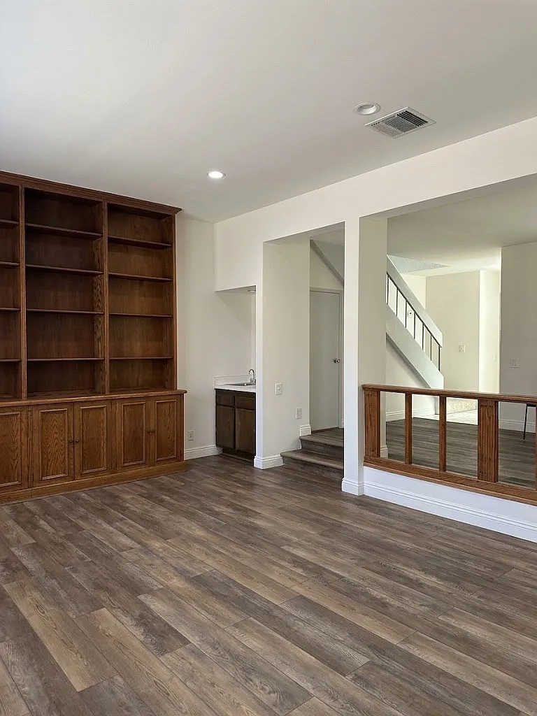 10933 Wellworth Ave — Photo 3