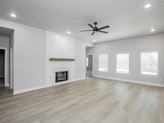 3rd image of 3907 SW Pecan Cir
