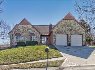 301 SW 25th St, Oak Grove, MO 64075