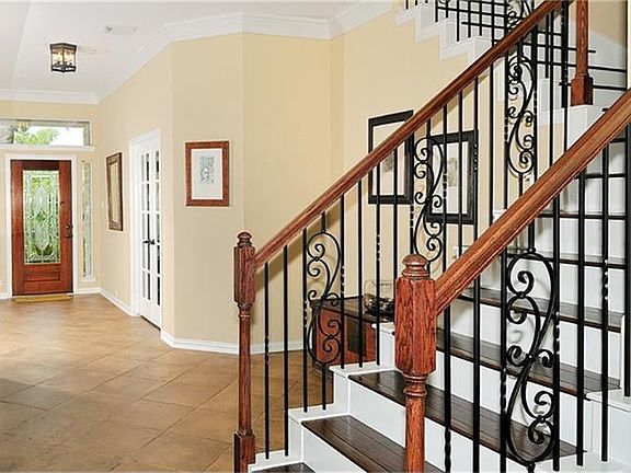 3rd image of 18 Barlow Ct