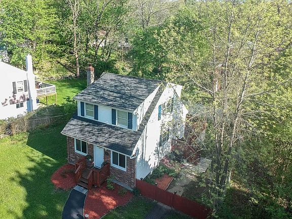3rd image of 119 Woodland Dr