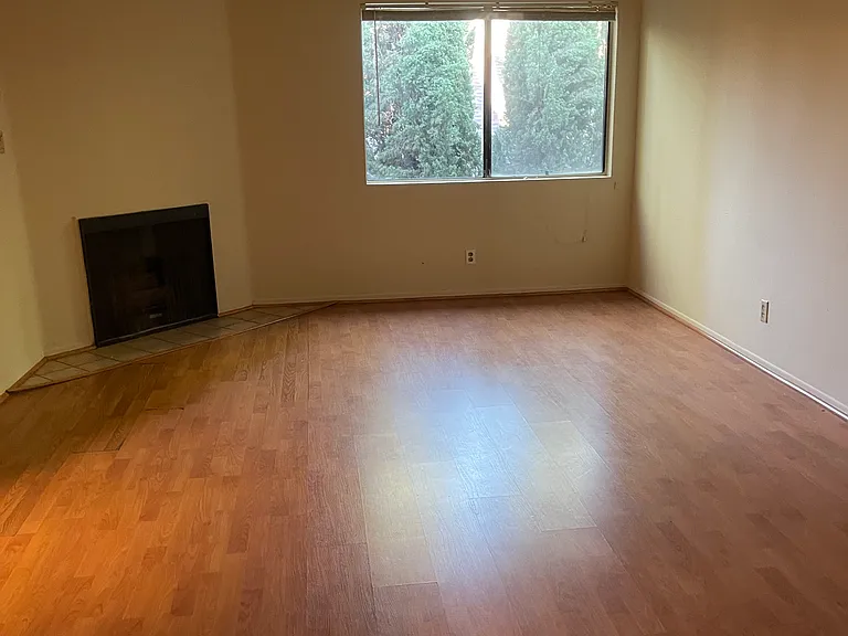 343 W Lomita Ave — Photo 12