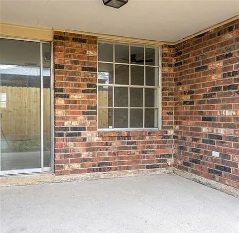Building Photo 4