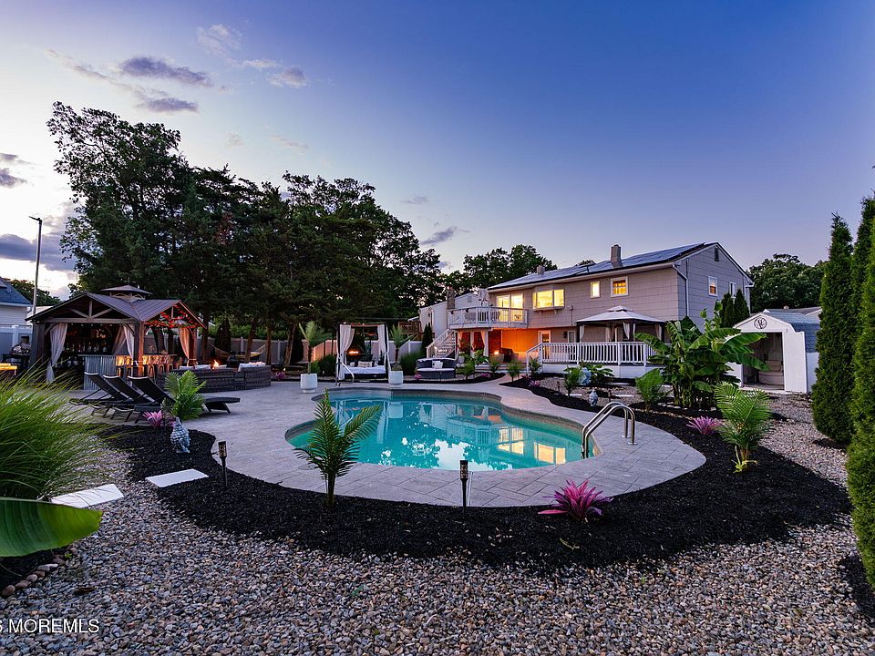 1st image of 109 Twin Rivers Drive