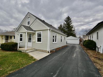 613 North Oakwood AVENUE, Oconomowoc, WI, 53066