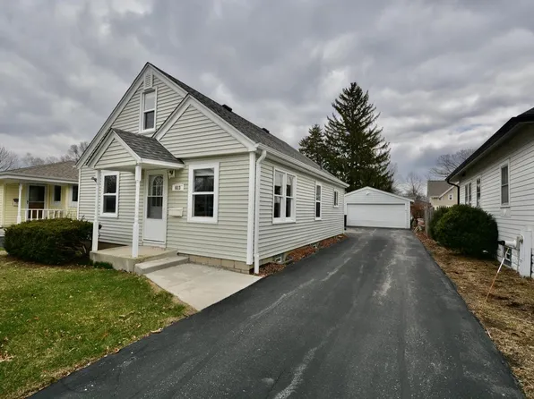 613 North Oakwood AVENUE, Oconomowoc, WI 53066