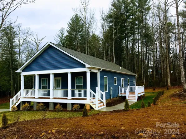 83 Moss Hill Dr, Hendersonville, NC 28792