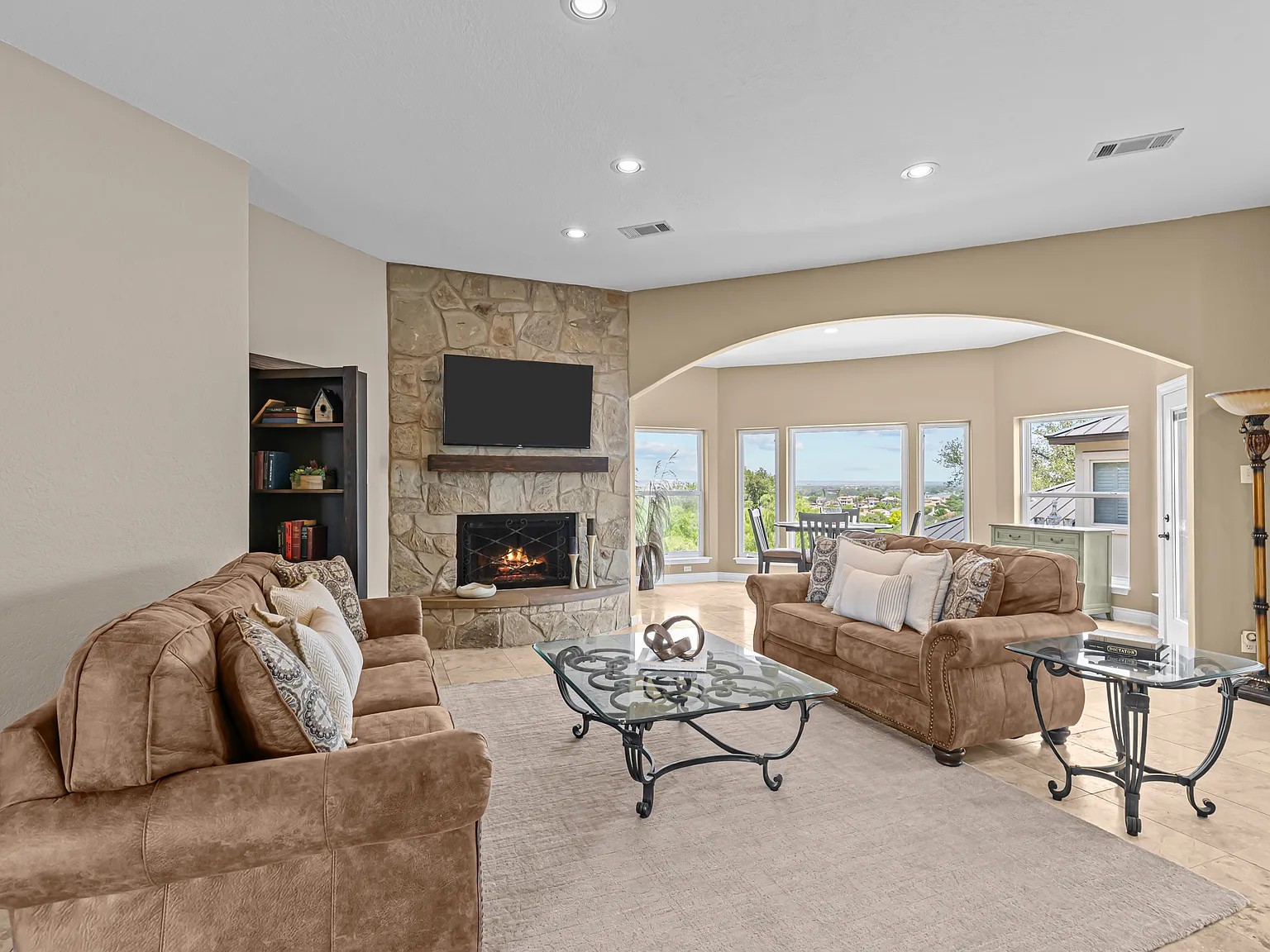 3 bed, 3.5 bath, 3250 sqft, $4,500 — Photo 3