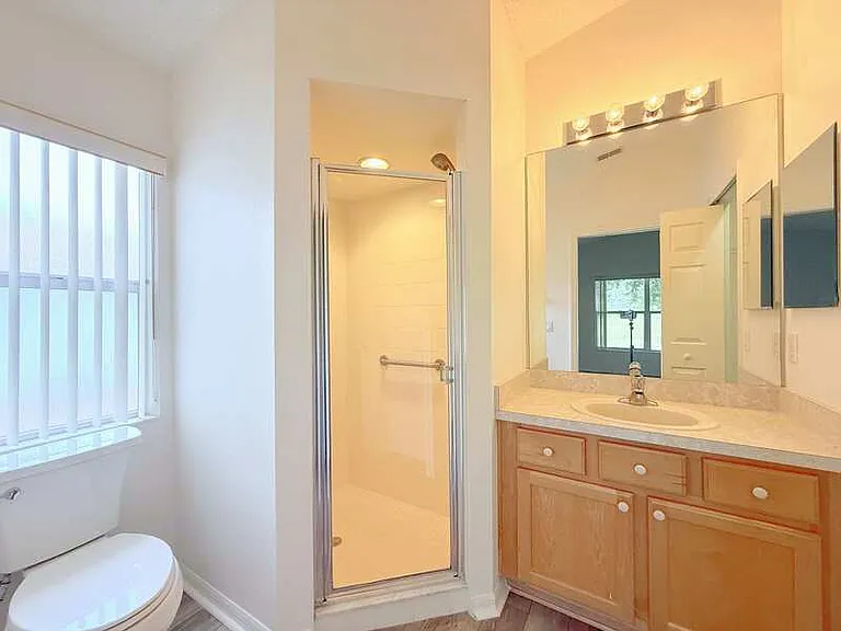 240 Center Oak Cir — Photo 39