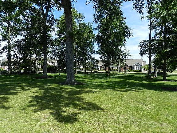 2nd image of 693 Hampton Woods Dr