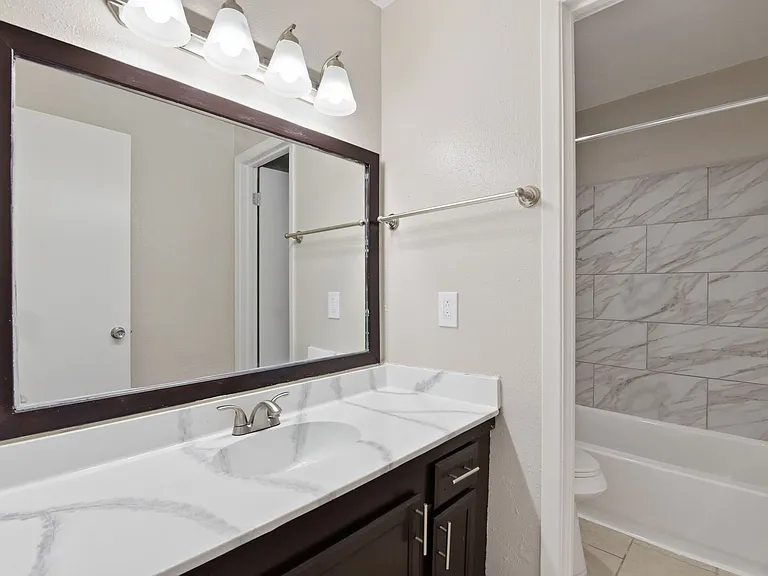 Henderson Grove Apartments — Photo 21