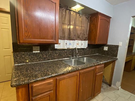 3rd image of 3515 W Marshall Ave