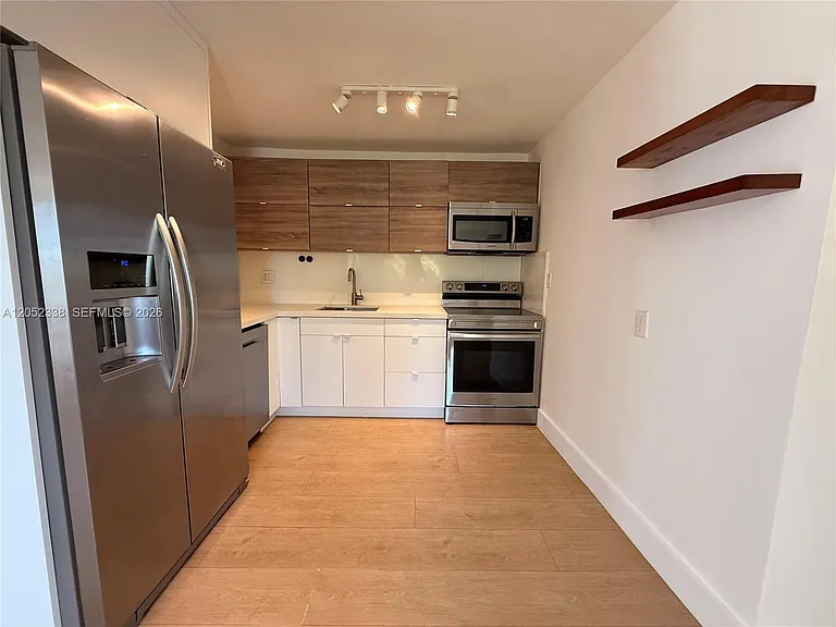 1631 NE 114th St #307 — Photo 9