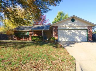 1209 N Douglas Dr, Claremore, OK 74017
