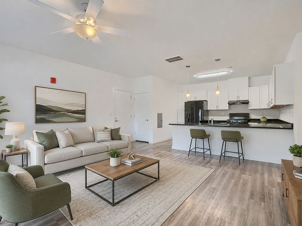 1st image of 161 Hioaks Rd #104