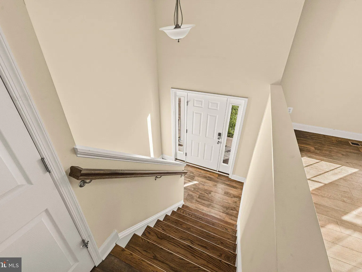 4 bed, 3.0 bath, 2584 sqft, $4,000 — Photo 4