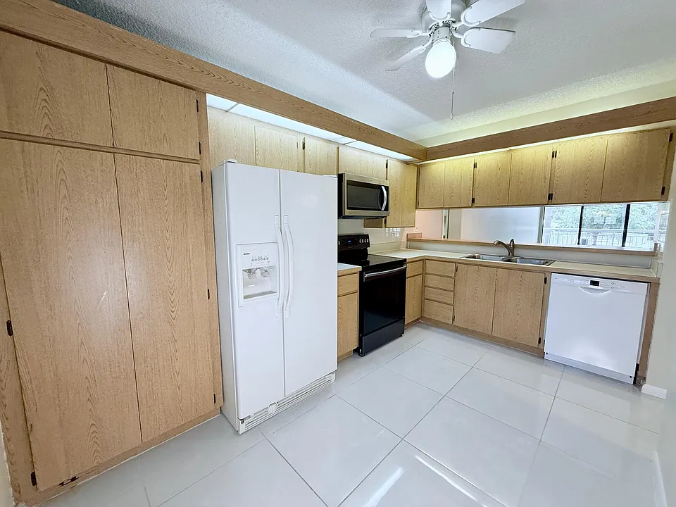 2621 Village Blvd #206