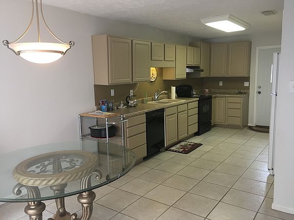 Kitchen and breakfast area.