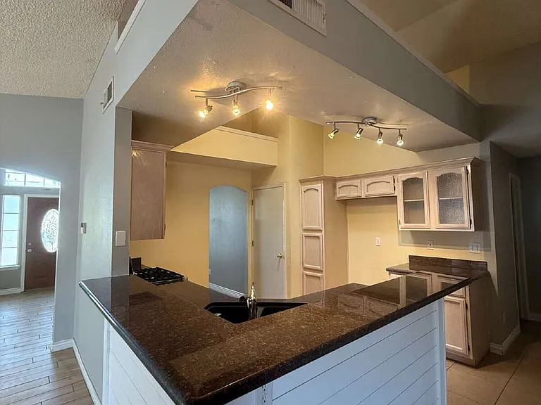 4740 Robert Acosta Dr — Photo 16