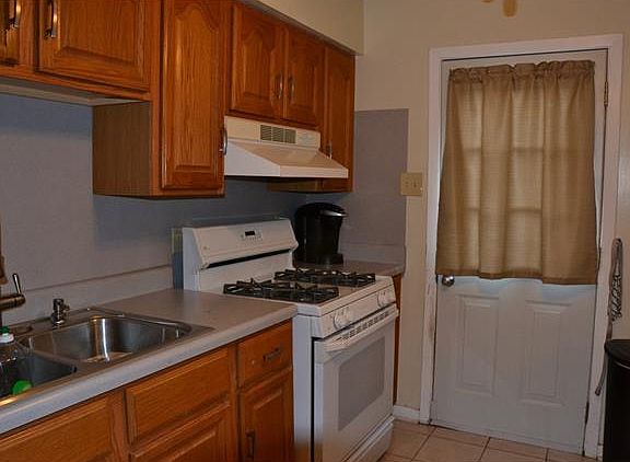 4th image of 4009 Catherine Ave