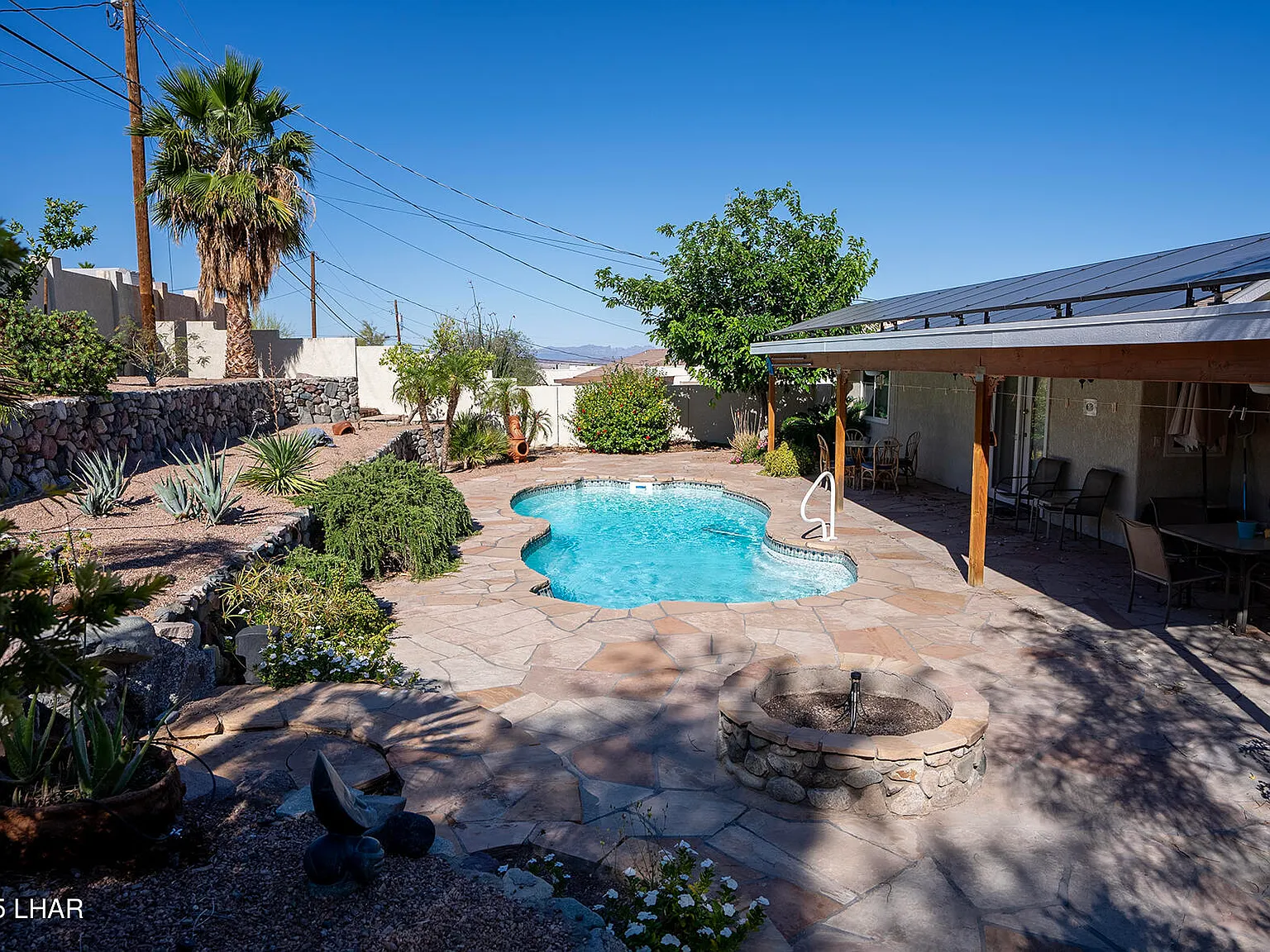 3 bed, 2.0 bath, 2263 sqft, $3,000 — Photo 3