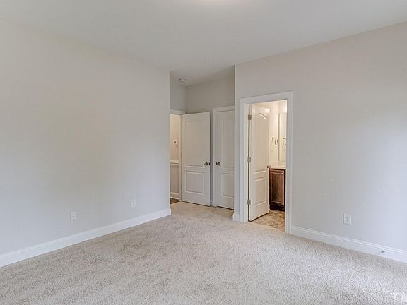 3rd image of 806 Rosefield Dr