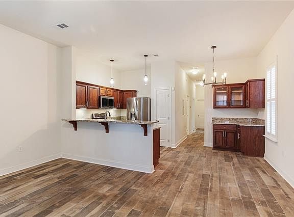 4th image of 430 Saint Maurice Ave
