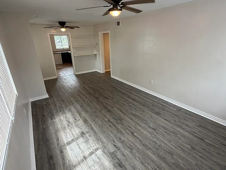 318 E Pershing St — Photo 2