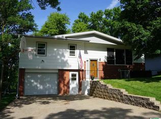 2711 S Paxton St, Sioux City, IA 51106