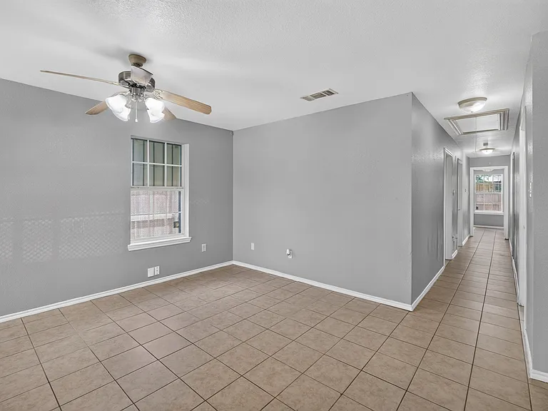 1424 E Mulkey St #1426 — Photo 11