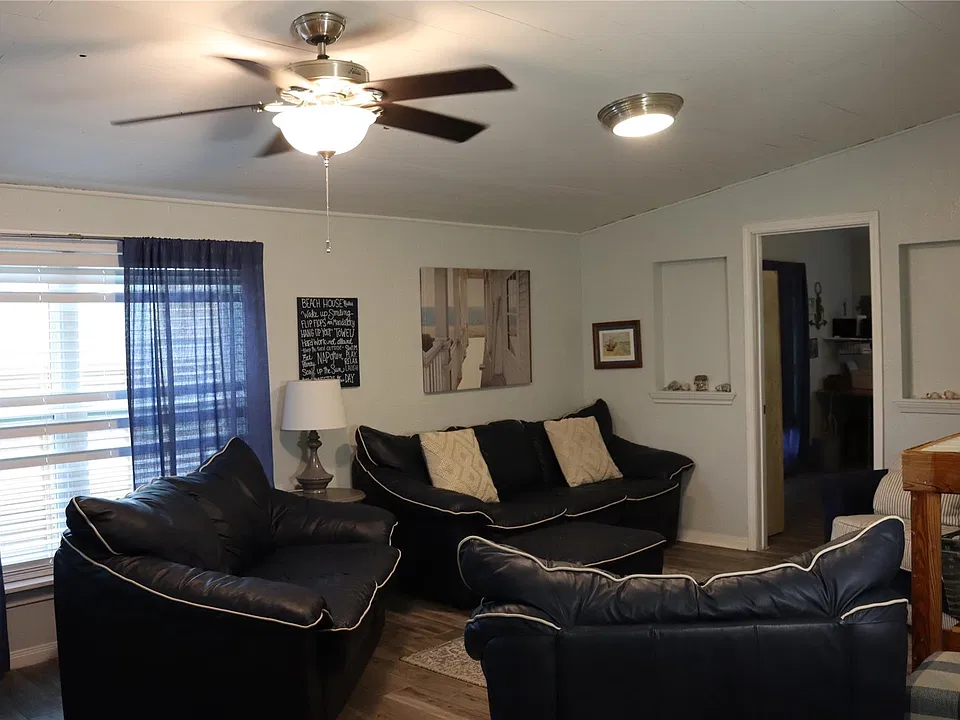 4214 Reeves Dr