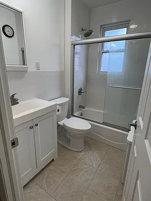 Rented by Zikos Realty Services | media 6