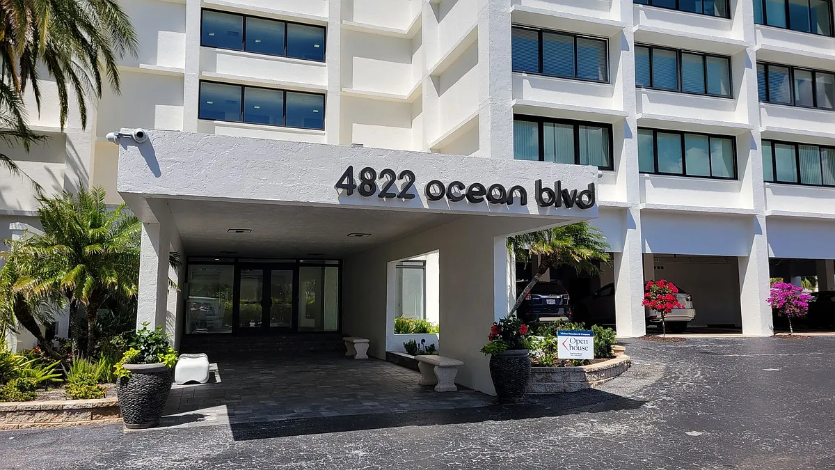 Building Photo - 4822 Ocean Blvd #5F