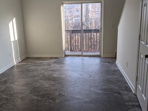 3rd image of 7094 Oakhill Cir