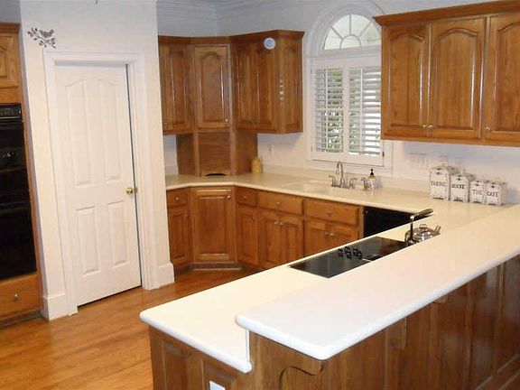3rd image of 1413 Stratford Hall Ct