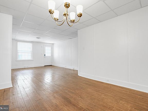 4th image of 225 Walnut St