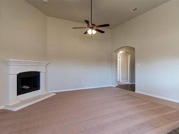 5th image of 1812 Silver Oaks Dr