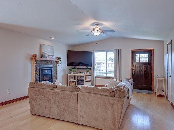 2nd image of 2210 Cottonwood Ln