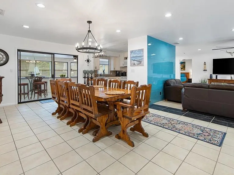 421 Mesquite Dr — Photo 4